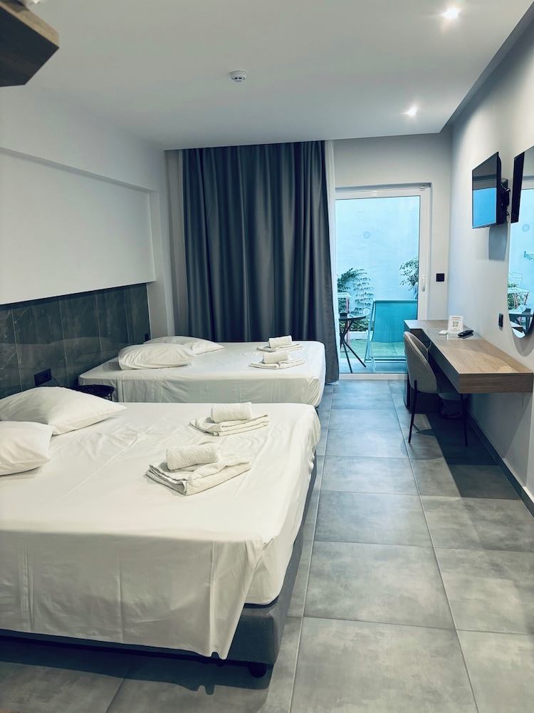 Classic Quadruple Room