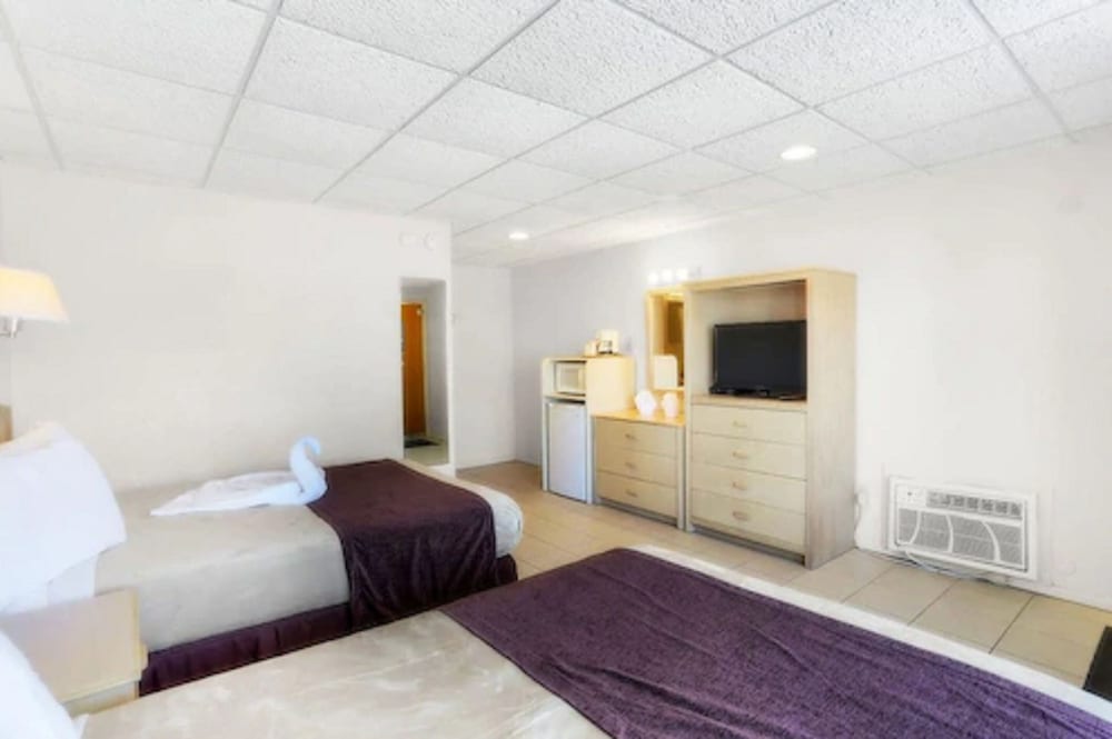 Basic Single Room, Refrigerator & Microwave (Type C, Building 1) photo 2