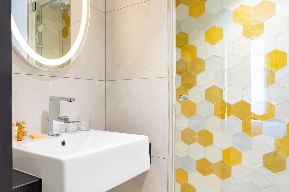 Maison Mère bathroom photo