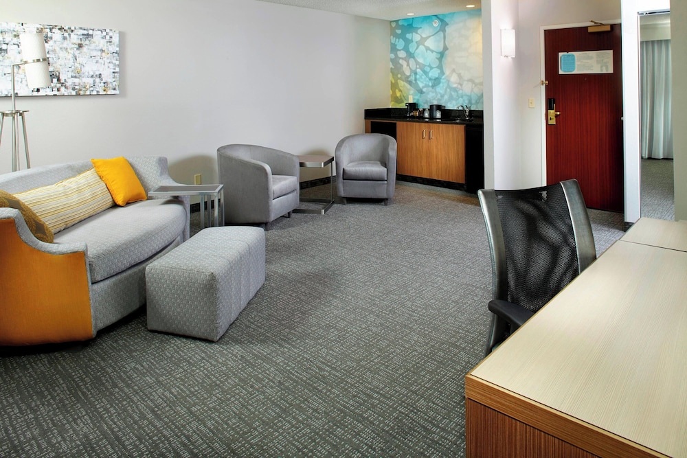 Suite, 1 Bedroom - Photo 4
