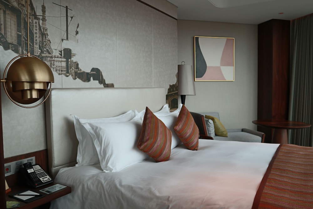 Deluxe Suite, 1 King Bed, Non Smoking photo 3