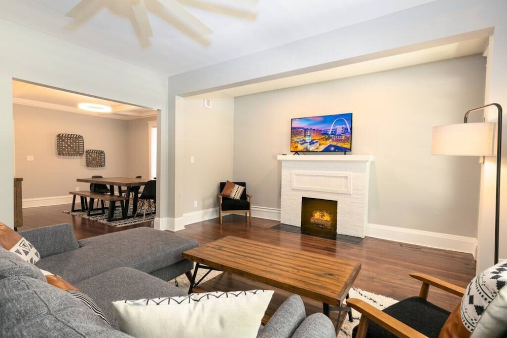 Exclusive Condo, 2 Bedrooms, City View photo 1