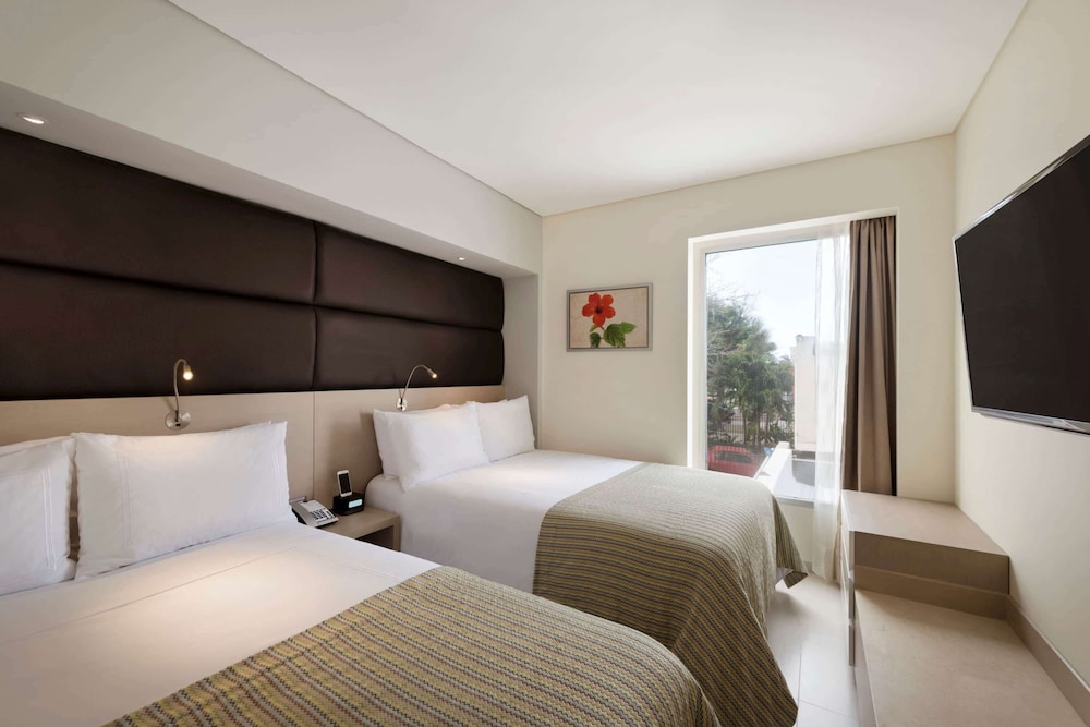 Suite, 2 Double Beds photo 1