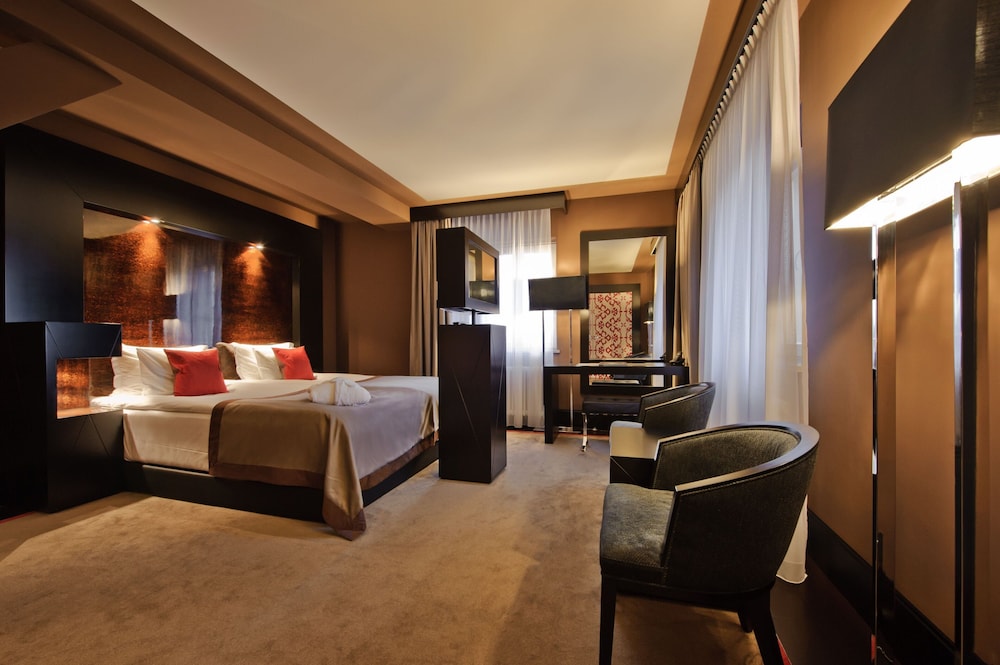 Deluxe Room - Photo 2