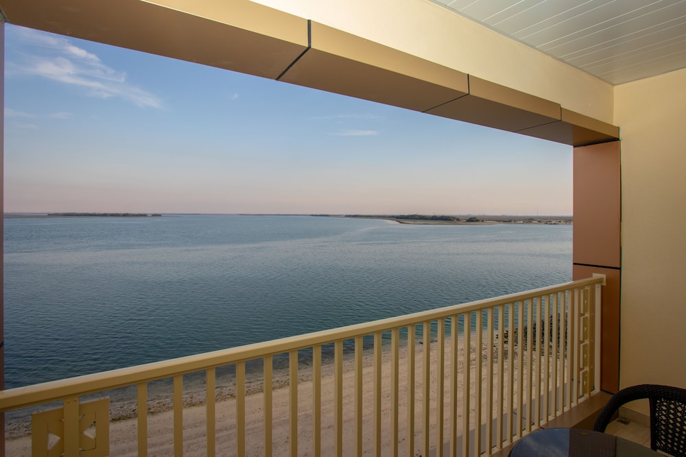 Premium Studio, 1 Large Twin Bed, Balcony, Beach View photo 3