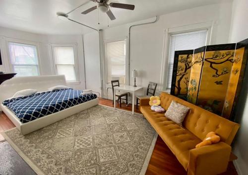 Family Room with Private Bathroom - Photo 8