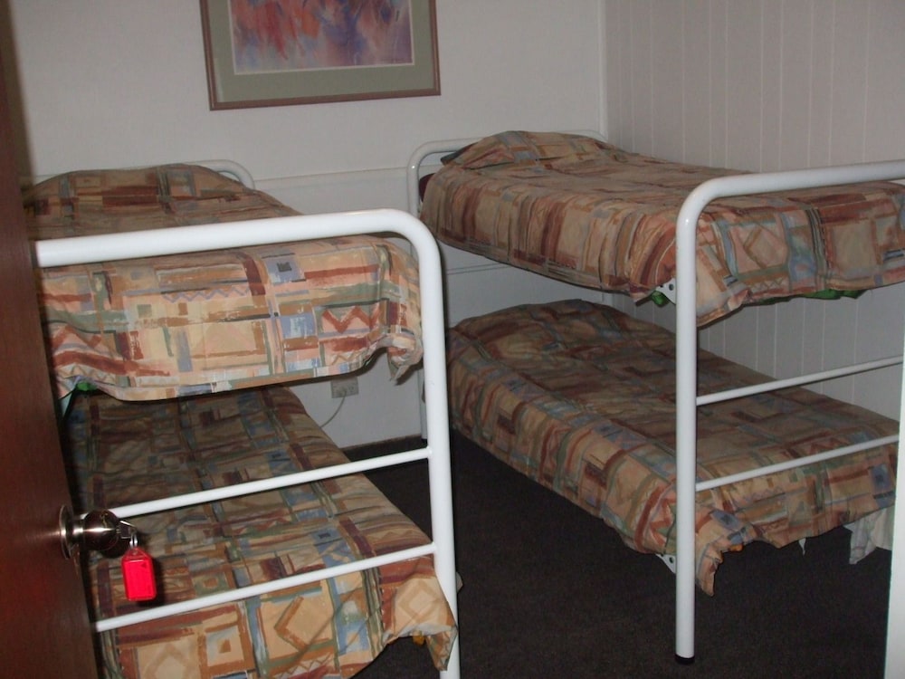 Lodge Room 9 (shared bathroom) photo 1