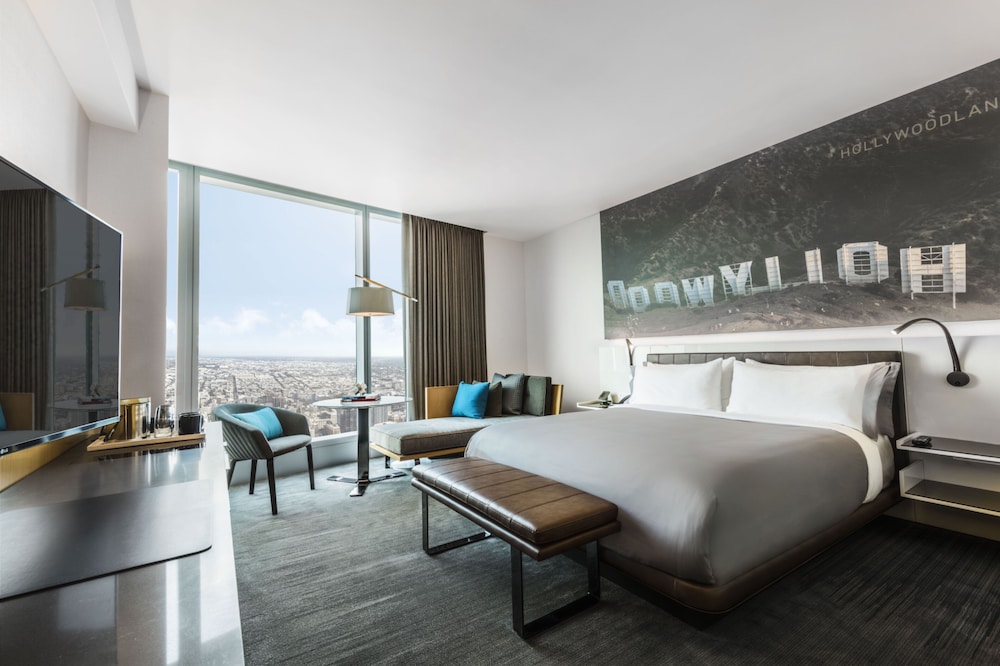Junior Suite, 1 King Bed, City View - Photo 2