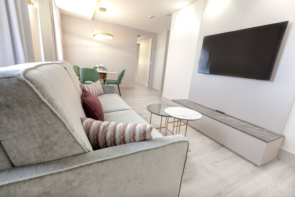 Deluxe Studio Suite photo 2