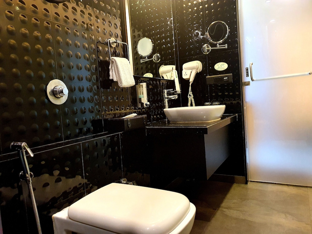 Deluxe Room - Photo 23