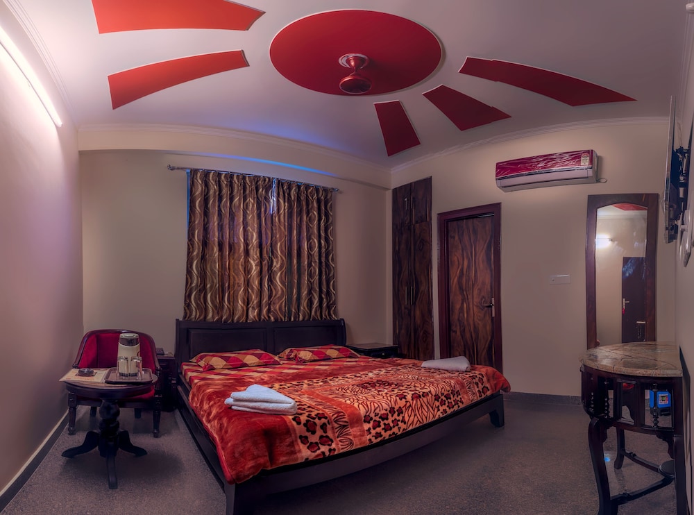 Deluxe Double Room, 1 Queen Bed, Hill View