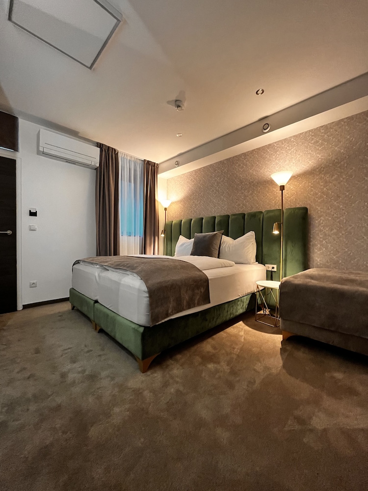 Economy Twin Room photo 3
