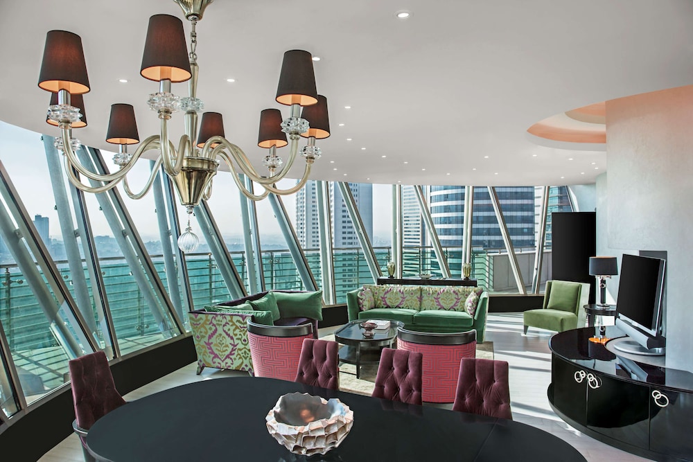 Suite (Crown)