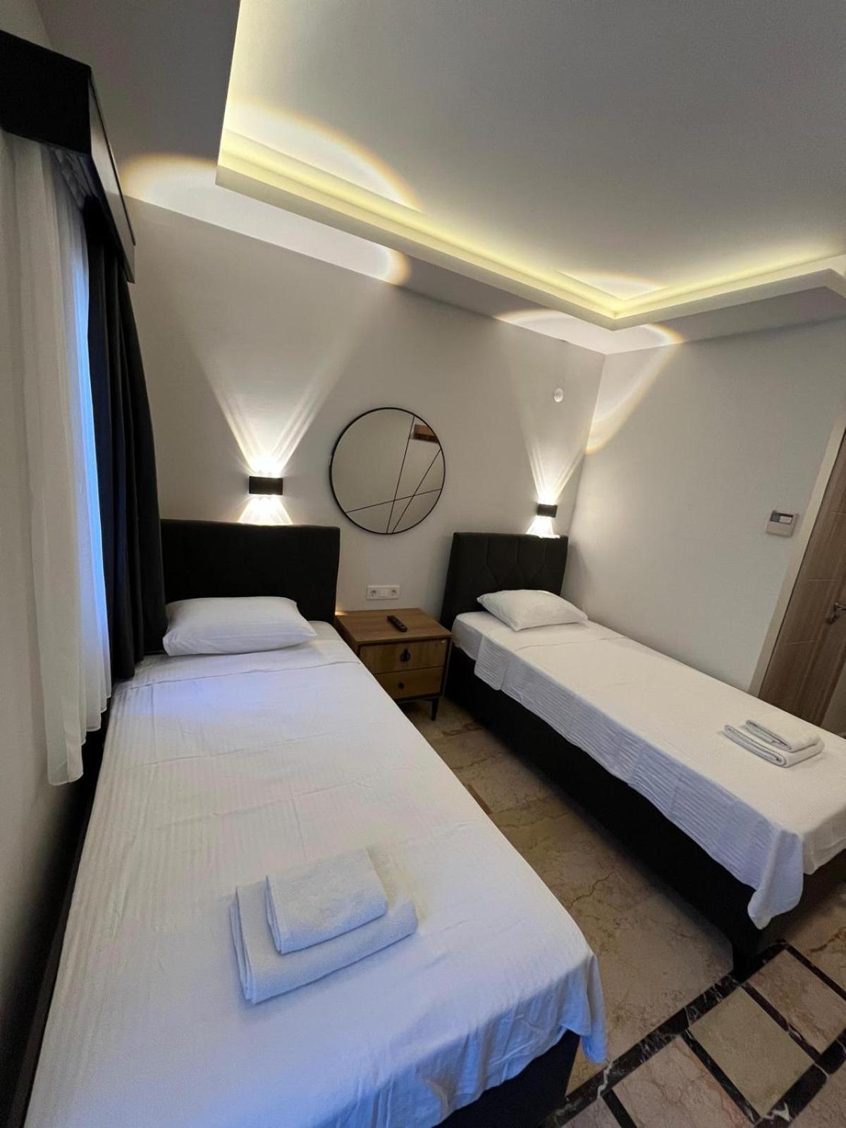Standard Double or Twin Room - Photo 3