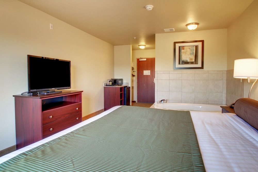 King Whirlpool Suite Non-Smoking