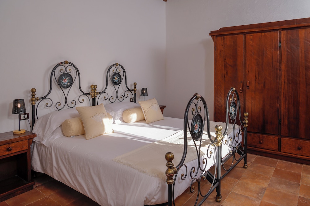 Deluxe Double or Twin Room, Vineyard View photo 2
