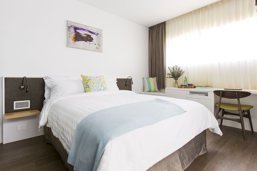 Standard Room, 1 Queen Bed, Non Smoking, Balcony