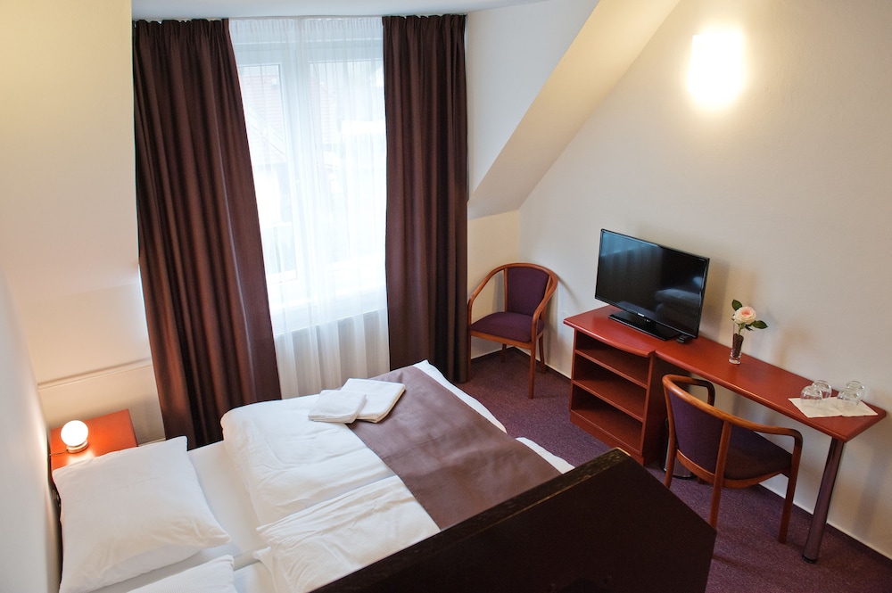 Standard Apartment, 2 Bedrooms (4 Adults) photo 2