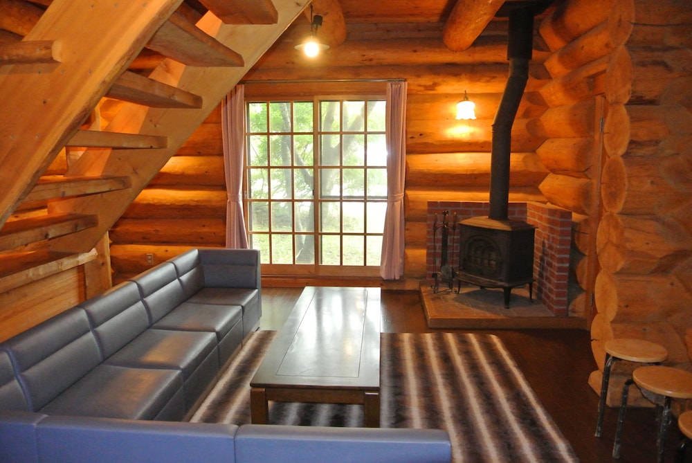 Deluxe House photo 1