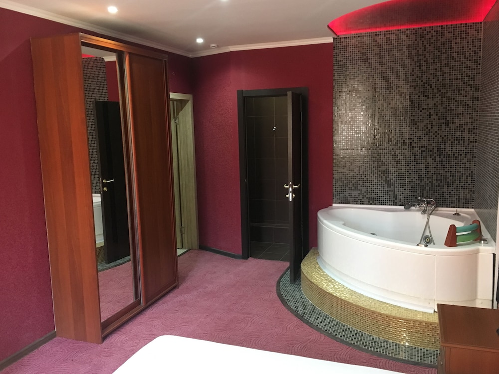 Deluxe Double Room (Dark) photo 3