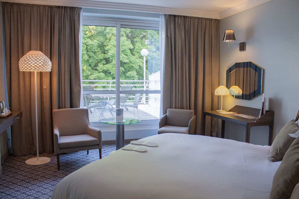 Deluxe Room, Terrace, Park View - Photo 4