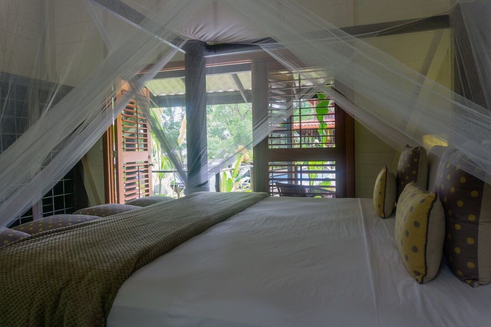 Luxury Double Room, 1 King Bed, Garden View photo 2
