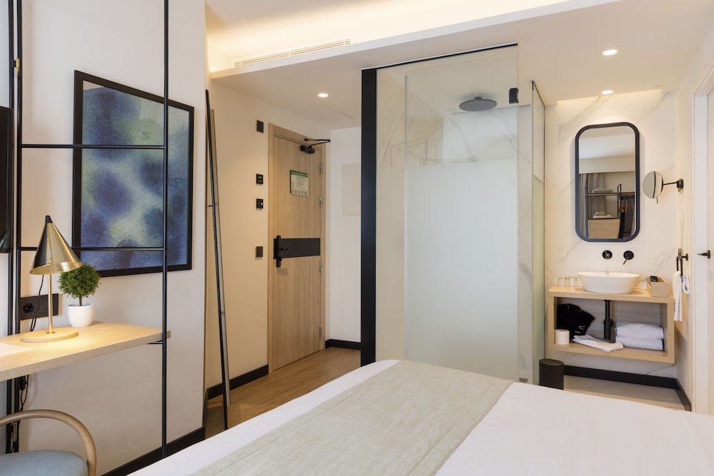 Deluxe Double Room Single Use, Jetted Tub (Splendit) - Photo 3