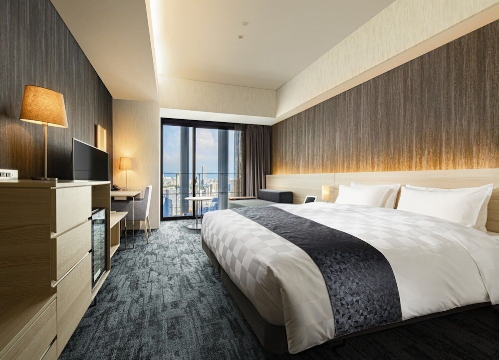 Premium Queen Room Non-Smoking Single Use