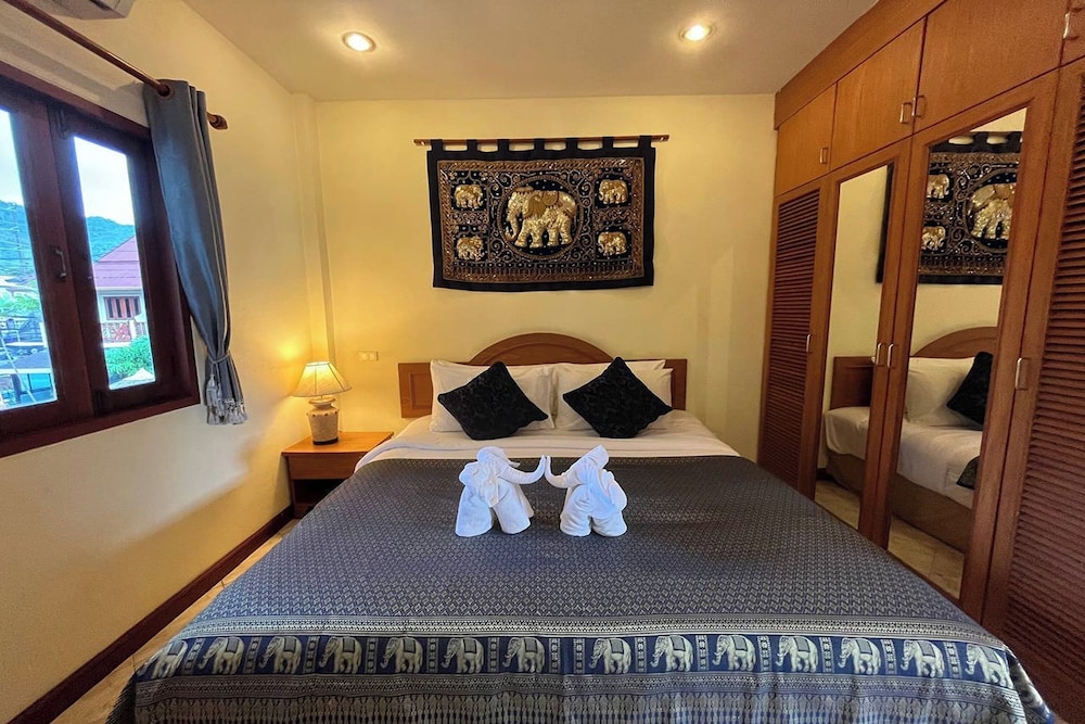 Suite - Photo 1