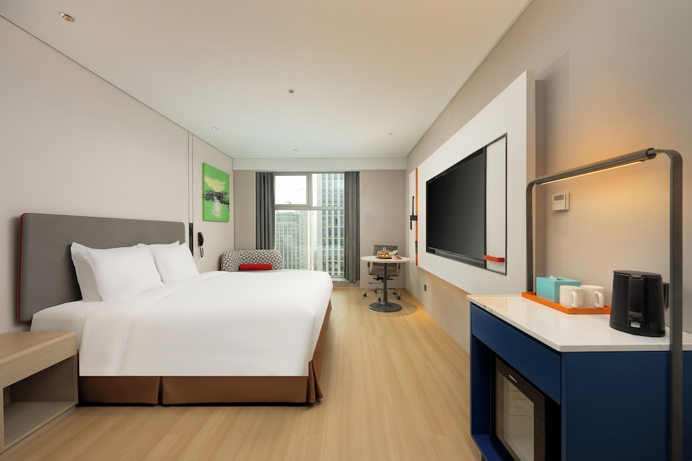 Standard Room, 1 King Bed (Extra Floor Space, High Floor)