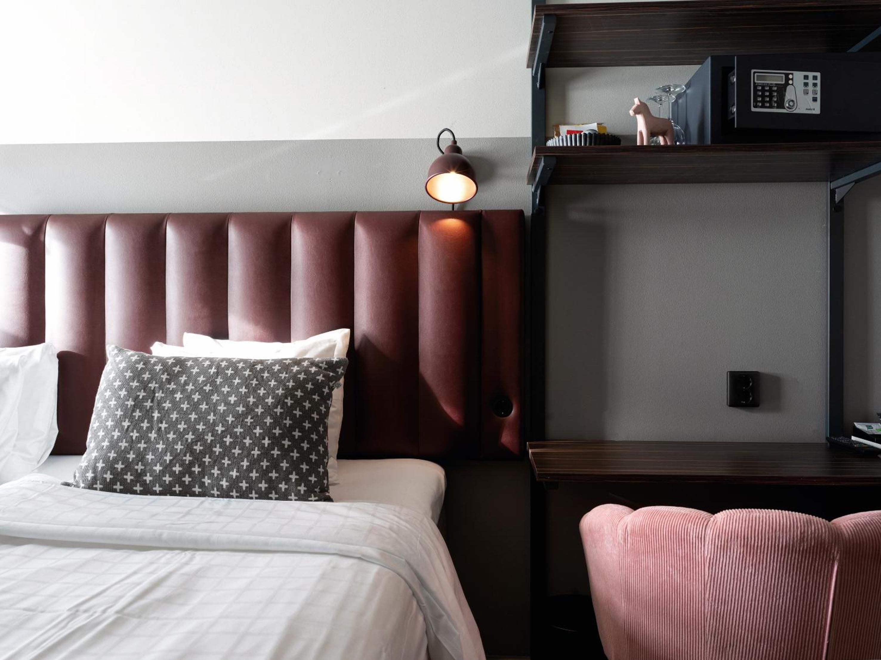 Standard Double Room - Photo 3