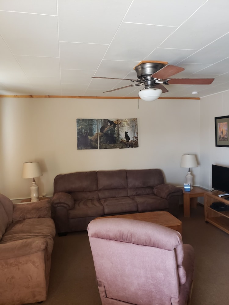 Basic Cabin photo 3