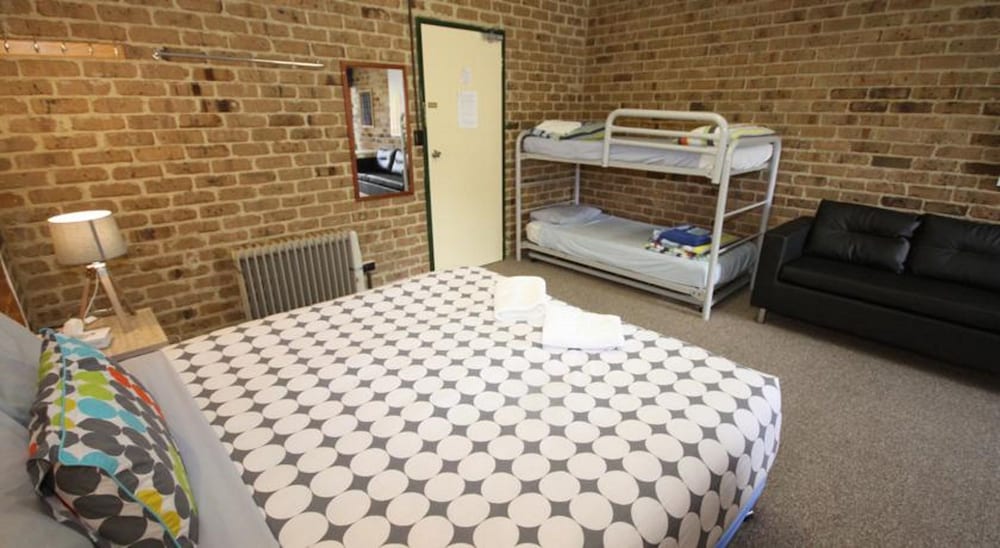 Standard Family Room 6 people (King Bed and 2 Bunks) photo 3