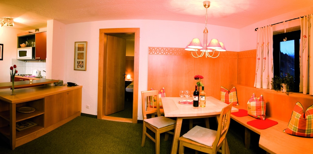 Gallery Apartment, 2 Bedrooms, 2 Bathrooms, Lake View