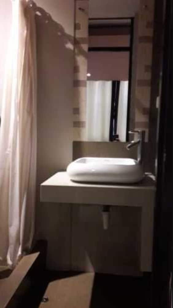 Executive Room, 1 Queen Bed, Non Smoking, Private Bathroom photo 3