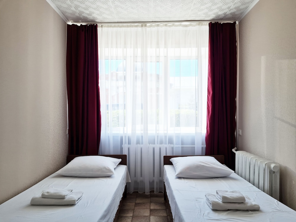 Economy Twin Room photo 2