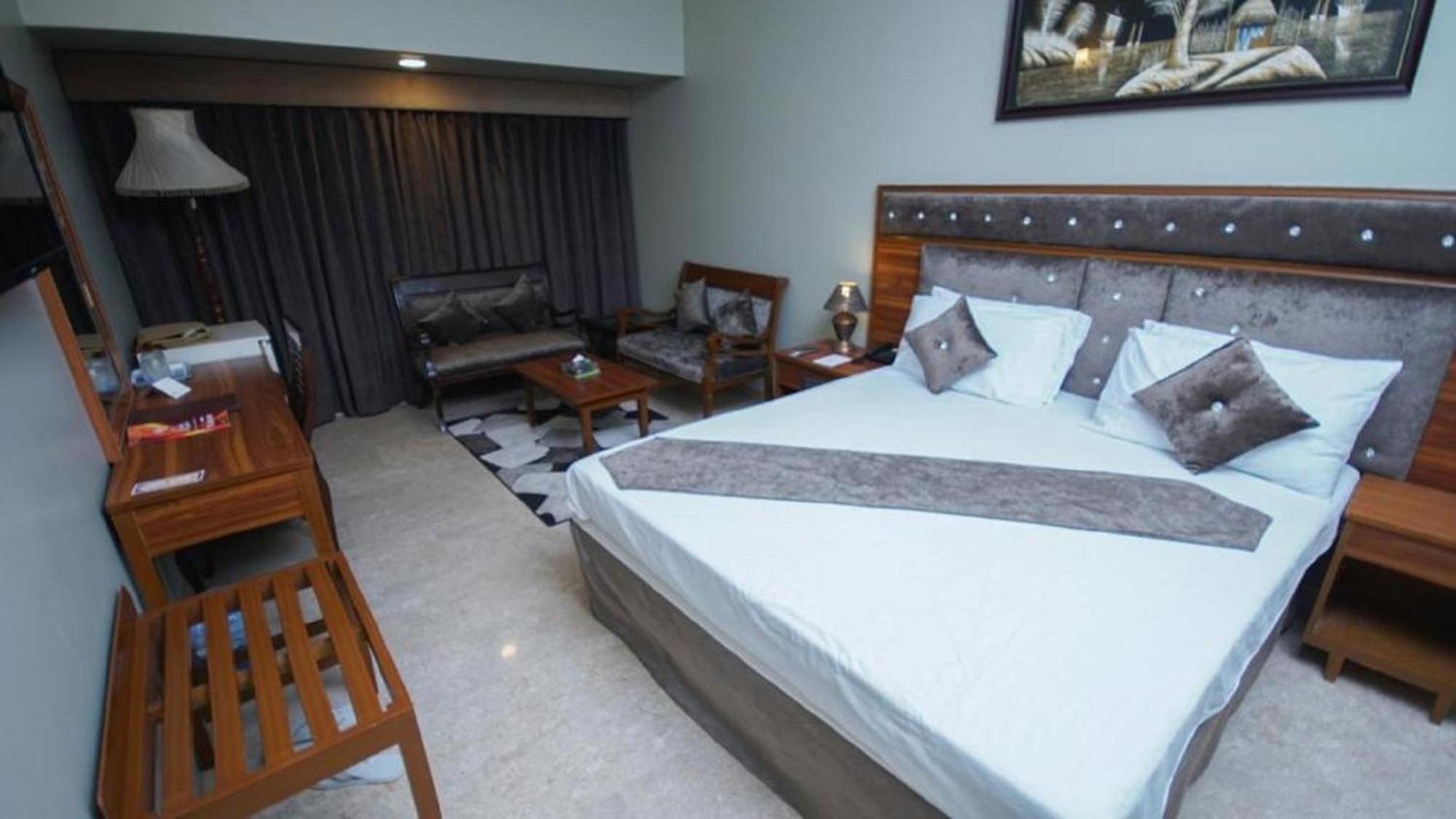 Deluxe Suite