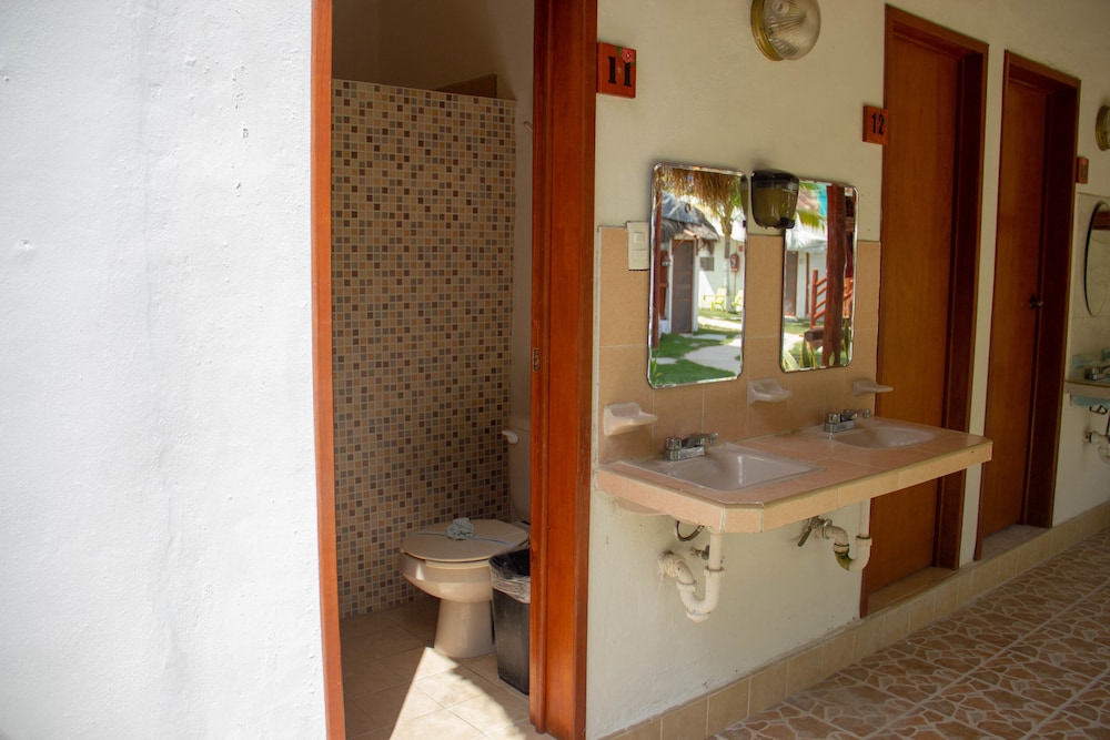 Economy Twin Room, Private Bathroom (Exterior) photo 3