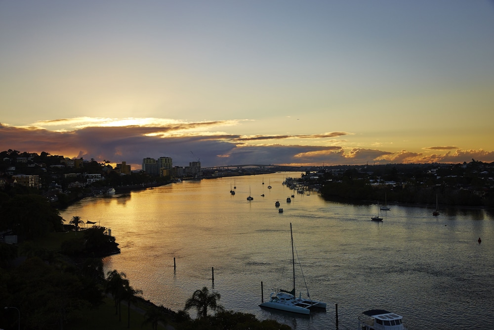 Panoramic Room, 1 King Bed, River View thumbnail 6
