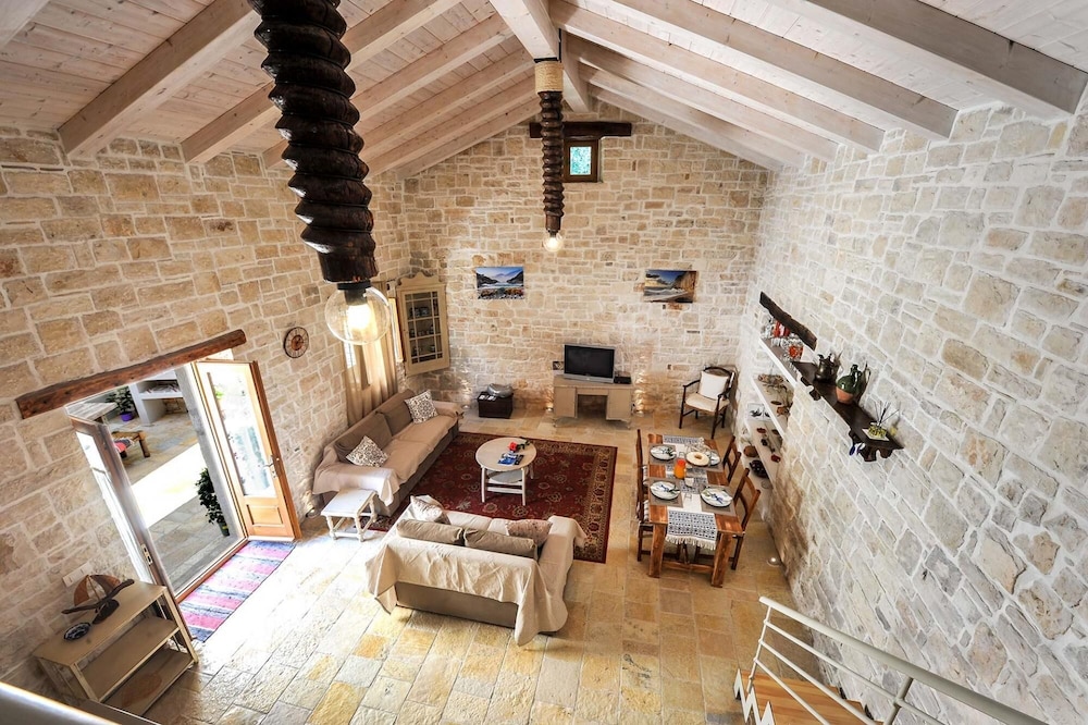Villa photo 1