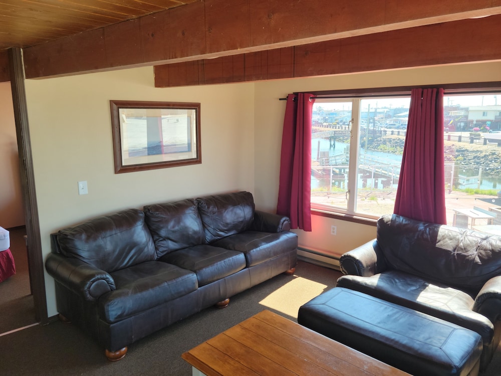 Family Suite, Multiple Beds, Refrigerator & Microwave, Marina View photo 2