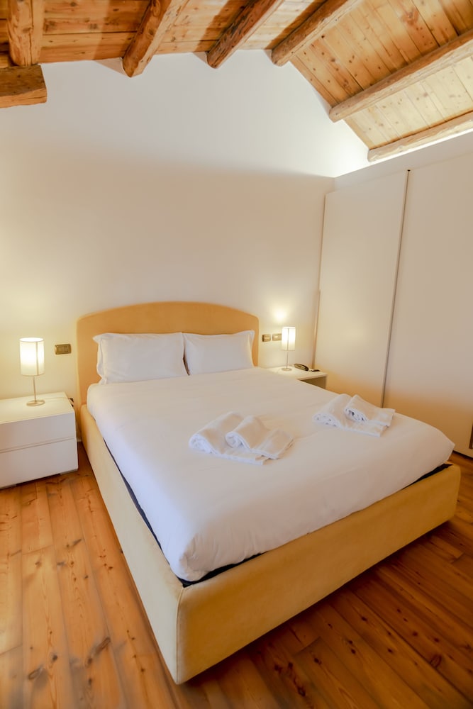Double Room - Photo 7