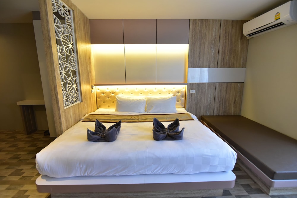 Deluxe Double or Twin Room, 1 Bedroom, City View photo 2