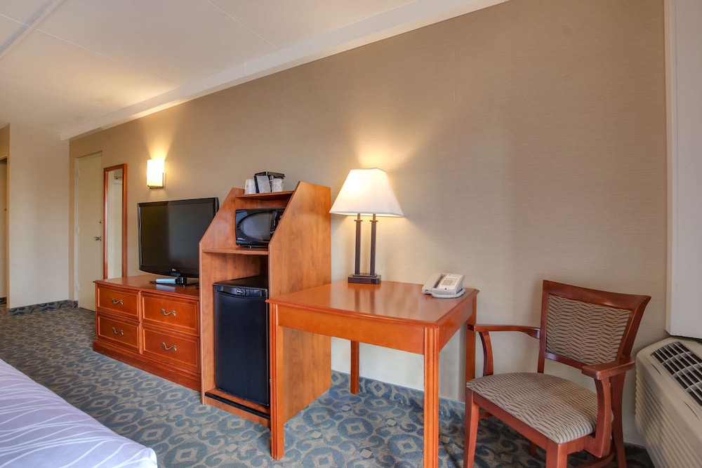 Standard Room, 2 Double Beds, Non Smoking, Patio - Photo 1