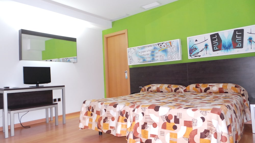 Basic Room (3 adults) - Photo 1