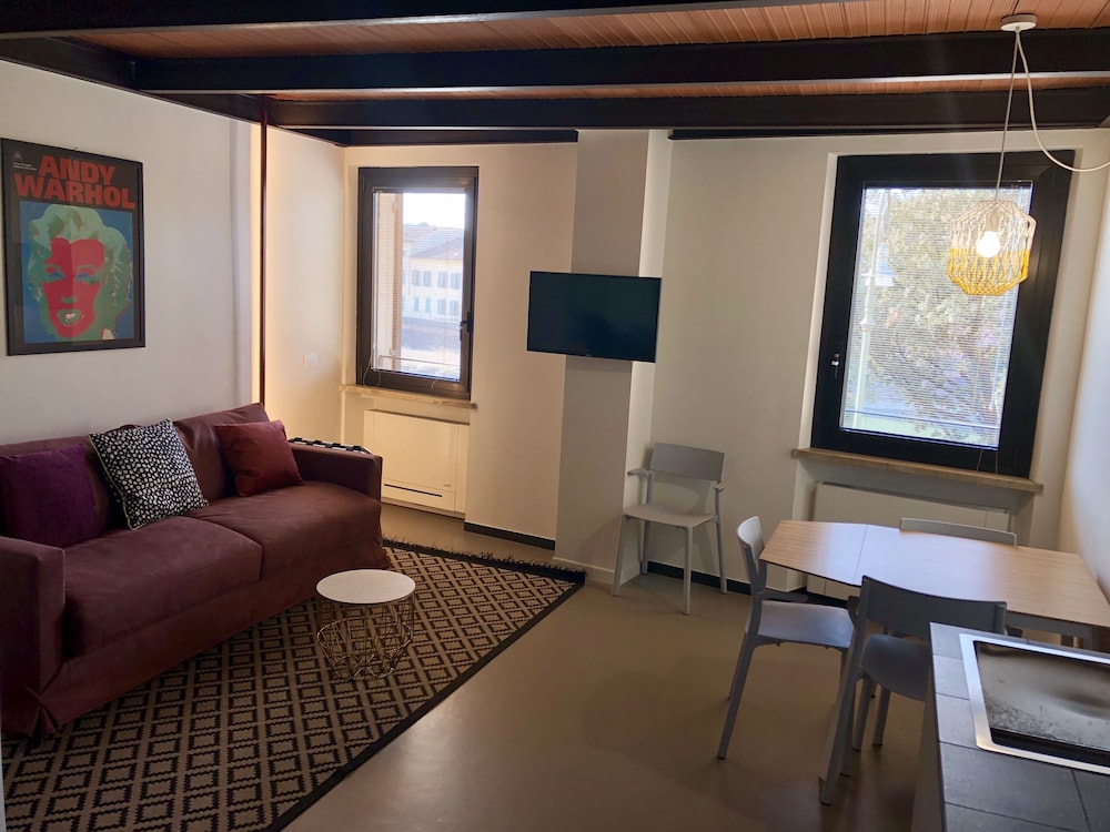Standard Apartment, City View (3)
