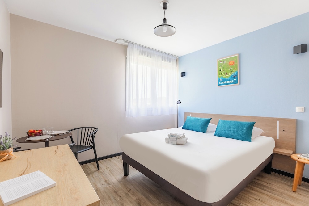 Superior Studio, 1 Queen Bed - Photo 1