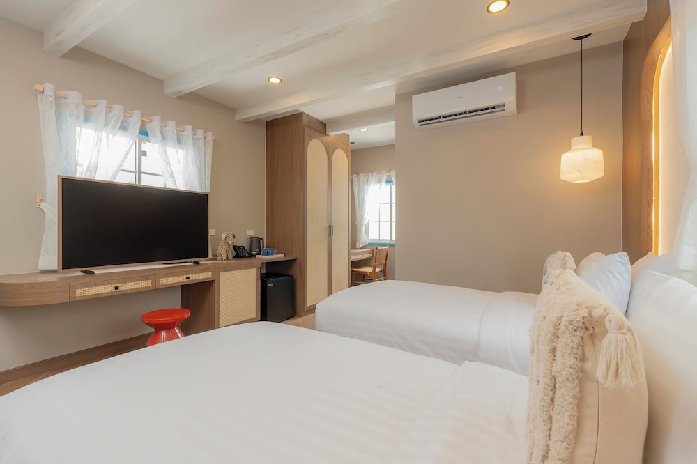 Cafe Suites 3, Superior Twin Room - Photo 11