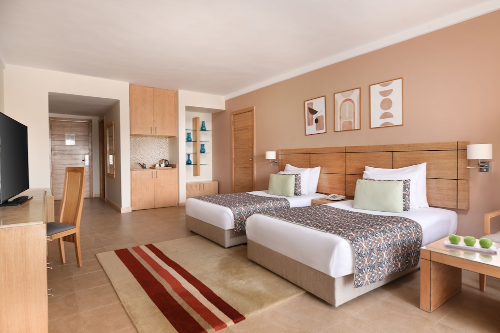 Superior Queen or Twin Room - Photo 6