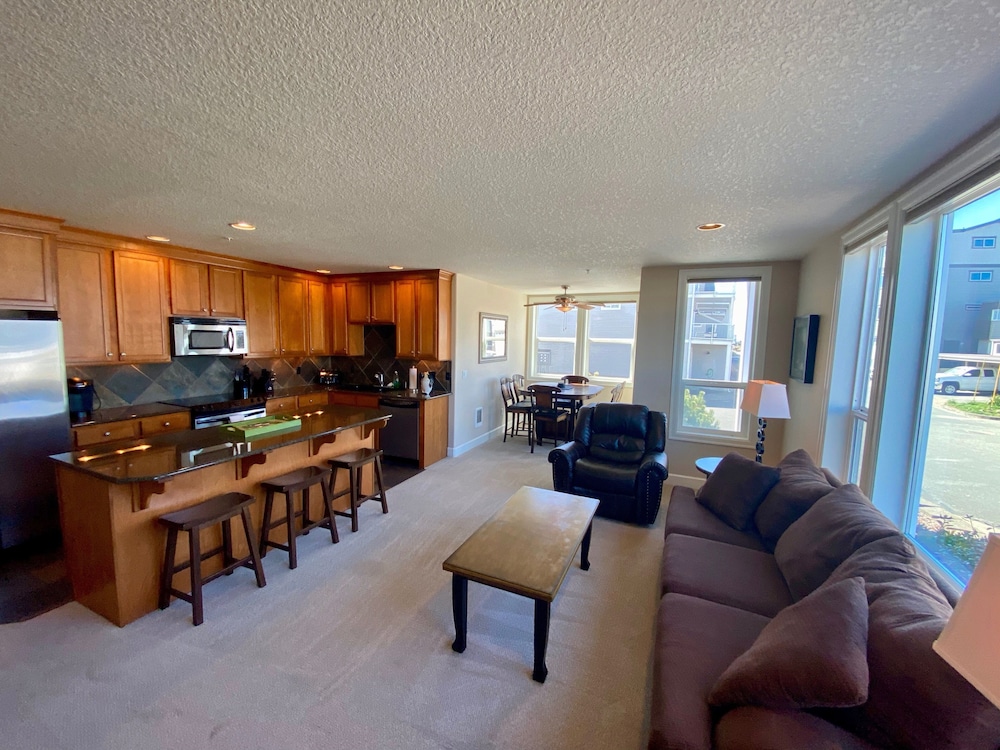 Premium Condo, 2 Bedrooms, Partial Ocean View photo 1